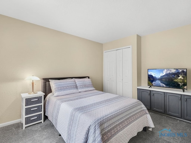 1104 Bernath Pkwy, Toledo, OH 43615 - carpeted bedroom featuring a closet and baseboards