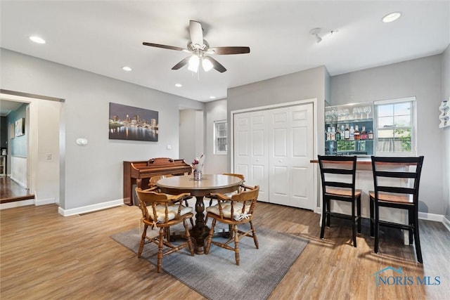 3127 Drummond Rd, Toledo, OH 43606 - dining area with wood finished floors, baseboards, a ceiling fan, recessed lighting, and bar