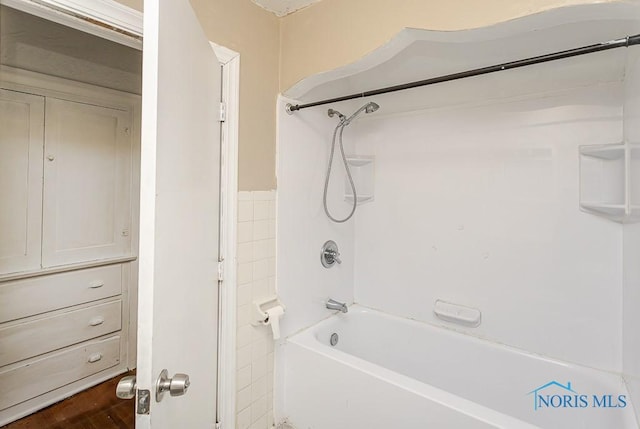 3819 Rushland Ave, Toledo, OH 43613 - full bath featuring shower / bath combination