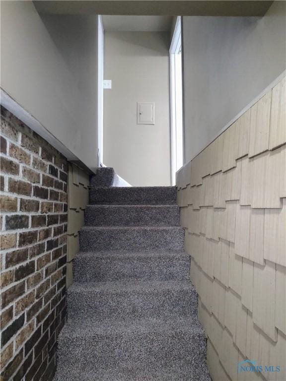2417 Lambert Dr, Toledo, OH 43613 - view of staircase