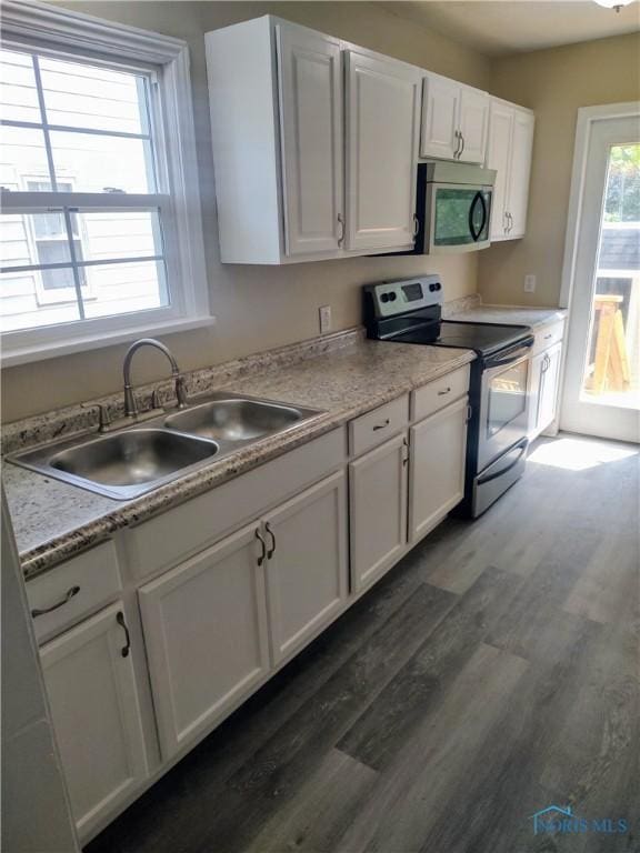 2417 Lambert Dr, Toledo, OH 43613 - kitchen featuring stainless steel appliances, a sink, white cabinetry, dark wood finished floors, and light countertops