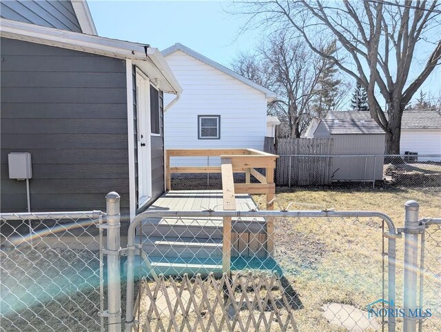 726 S Lynn St, Bryan, OH 43506 - view of fenced backyard