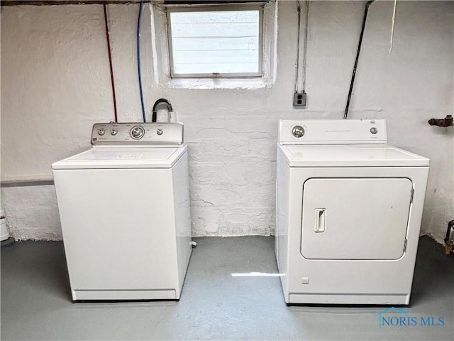 1522 Nevada St, Toledo, OH 43605 - washroom featuring separate washer and dryer