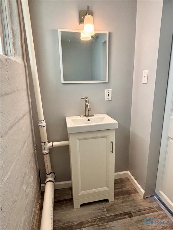 1522 Nevada St, Toledo, OH 43605 - bathroom featuring wood finished floors, vanity, and baseboards