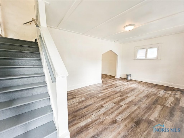 630 Highland Ave, Toledo, OH 43610 - stairway featuring wood finished floors, arched walkways, and baseboards
