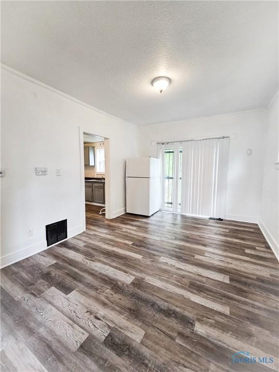 630 Highland Ave, Toledo, OH 43610 - spare room with wood finished floors, baseboards, a textured ceiling, and ornamental molding