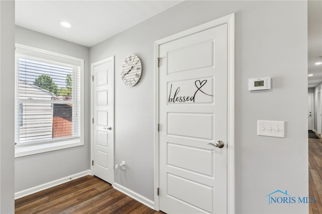 1313 Washington Ave, Findlay, OH 45840 - entryway with dark wood-style flooring, baseboards, and recessed lighting