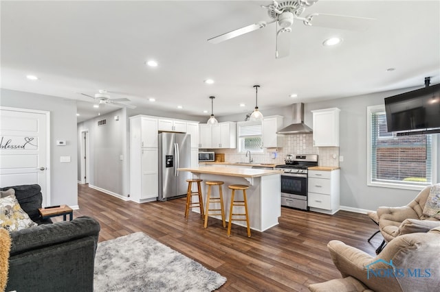 1313 Washington Ave, Findlay, OH 45840 - living area with a ceiling fan, dark wood finished floors, recessed lighting, and baseboards