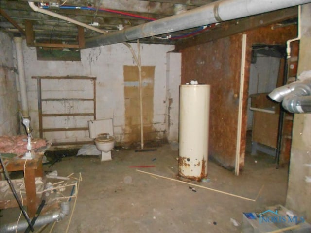 2815 Mulberry St, Toledo, OH 43608 - unfinished below grade area featuring water heater