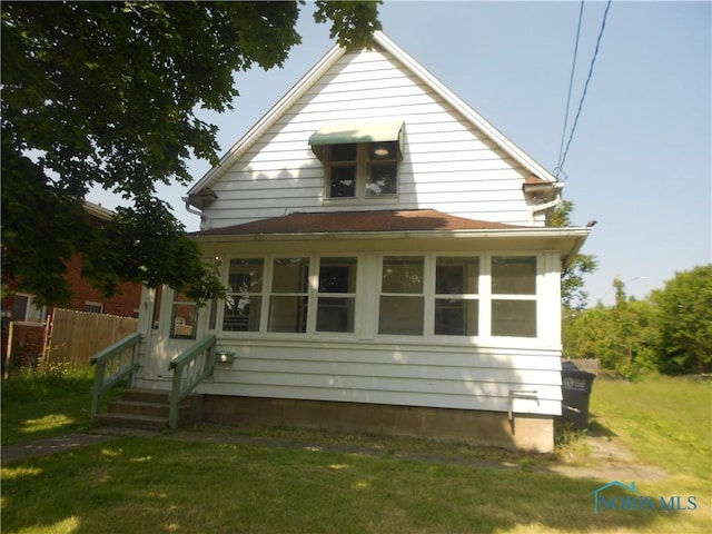 2815 Mulberry St, Toledo, OH 43608 - view of rear view of house