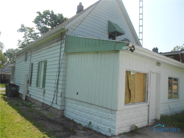 2815 Mulberry St, Toledo, OH 43608 - view of side of property with a chimney