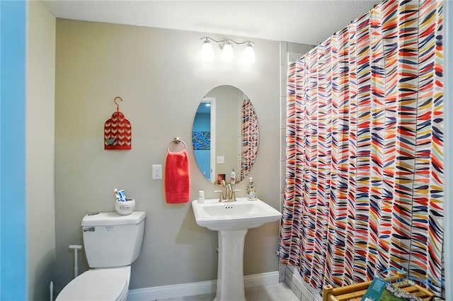 16187 Sugar Maple Ct, Findlay, OH 45840 - bathroom featuring toilet, a shower with curtain, a sink, and baseboards