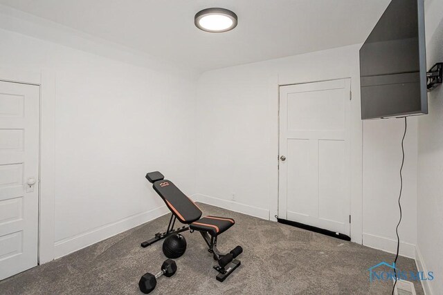 1129 Mason St, Toledo, OH 43605 - exercise area with carpet and baseboards