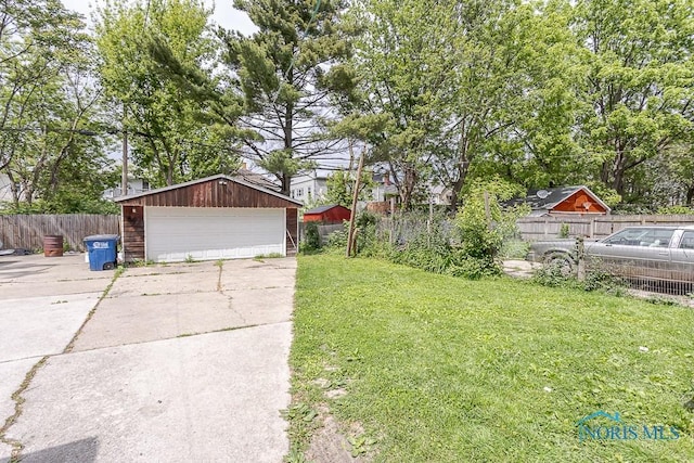 1129 Mason St, Toledo, OH 43605 - view of yard featuring a detached garage and an outbuilding