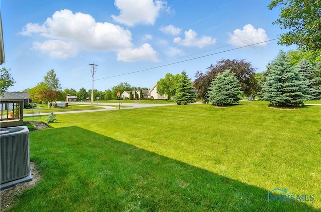 300 Winter Pine Dr Unit U300, Findlay, OH 45840 - view of grassy yard featuring central AC
