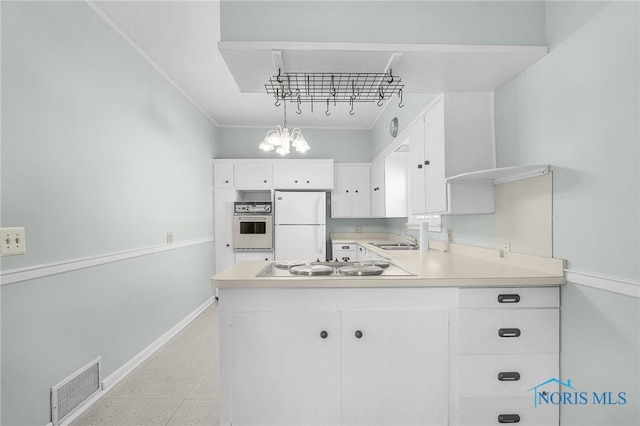 2101 Trailview Dr, Maumee, OH 43537 - kitchen featuring a sink, white appliances, a peninsula, baseboards, and light countertops
