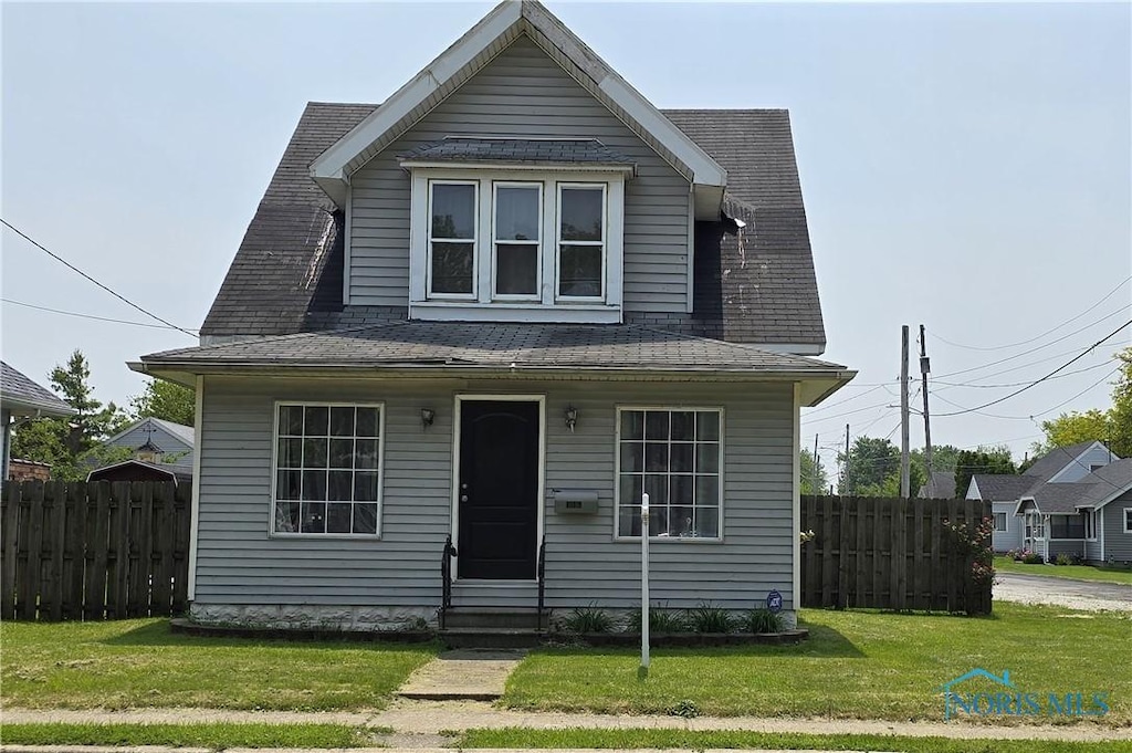 3146 131st St, Toledo, OH 43611 - view of front of home featuring entry steps and roof with shingles