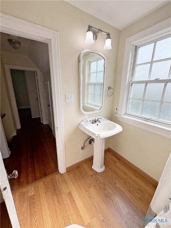 932 N Grove St, Bowling Green, OH 43402 - bathroom featuring wood finished floors and baseboards