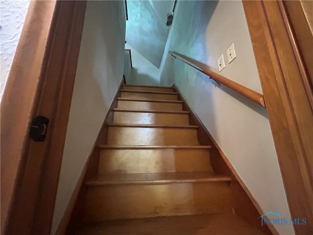3030 Colby Dr, Toledo, OH 43614 - view of stairs