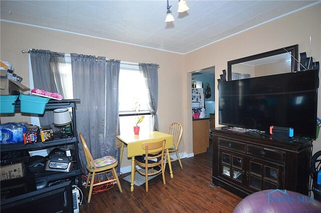 2617 York St, Toledo, OH 43605 - dining room featuring wood finished floors and baseboards