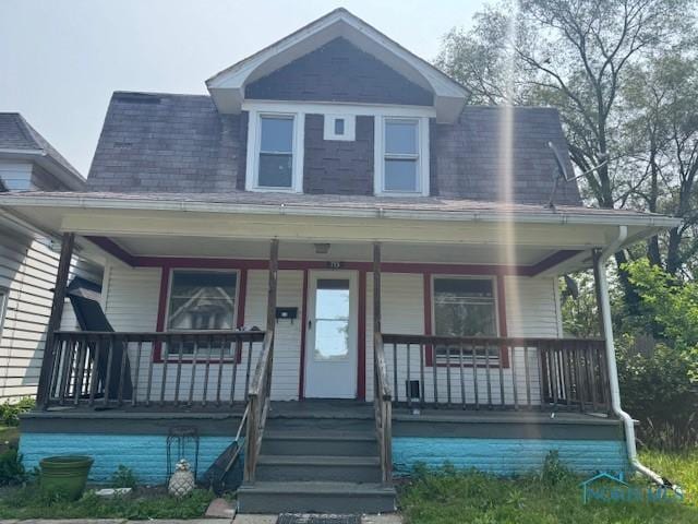 715 Nicholas St, Toledo, OH 43609 - view of front of home featuring a porch and roof with shingles