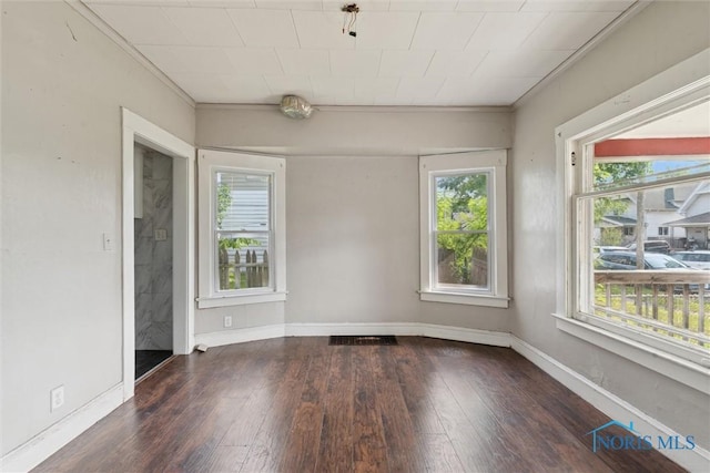715 Nicholas St, Toledo, OH 43609 - unfurnished room featuring hardwood / wood-style floors and baseboards