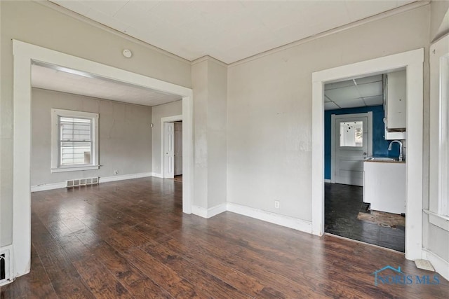 715 Nicholas St, Toledo, OH 43609 - unfurnished room featuring hardwood / wood-style flooring, baseboards, a smoke detector, and a sink