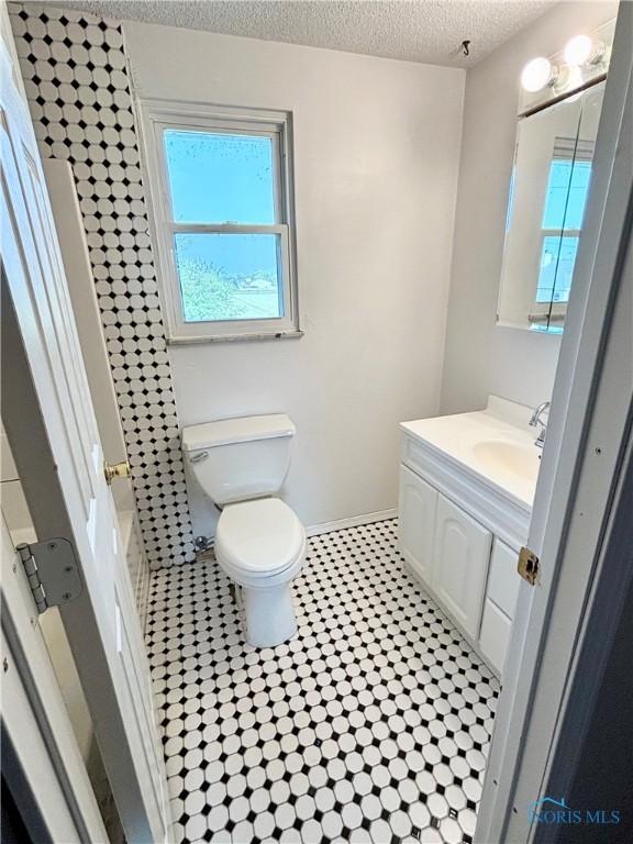 1105 S Lallendorf Rd, Oregon, OH 43616 - full bathroom featuring vanity and a textured ceiling