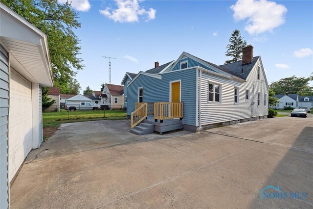 1006 Brookley Blvd, Toledo, OH 43607 - view of front facade with a chimney
