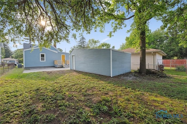 1006 Brookley Blvd, Toledo, OH 43607 - view of yard with a patio and an outdoor structure