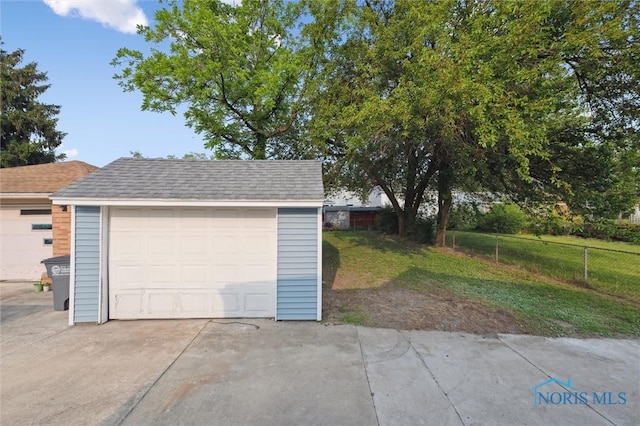 1006 Brookley Blvd, Toledo, OH 43607 - detached garage featuring driveway