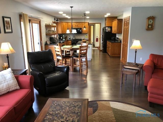 415 W Jamestown Ave, Tiffin, OH 44883 - living room featuring dark wood-style floors and recessed lighting