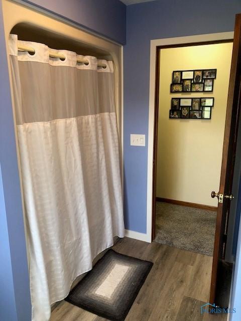 415 W Jamestown Ave, Tiffin, OH 44883 - bathroom featuring wood finished floors and baseboards
