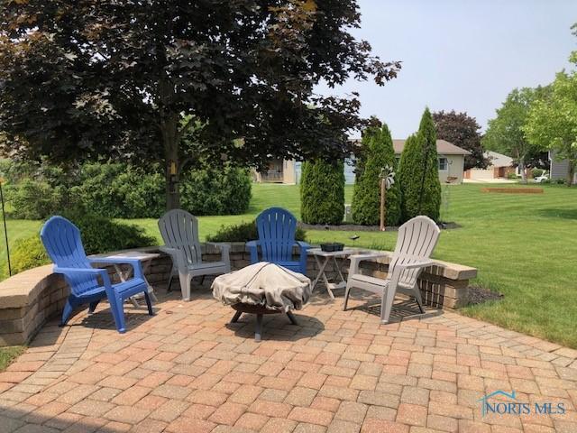 415 W Jamestown Ave, Tiffin, OH 44883 - view of patio / terrace