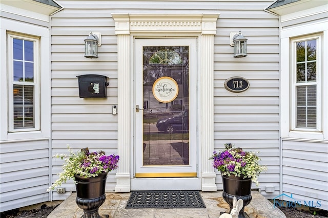 713 N Vine St, Fostoria, OH 44830 - view of property entrance