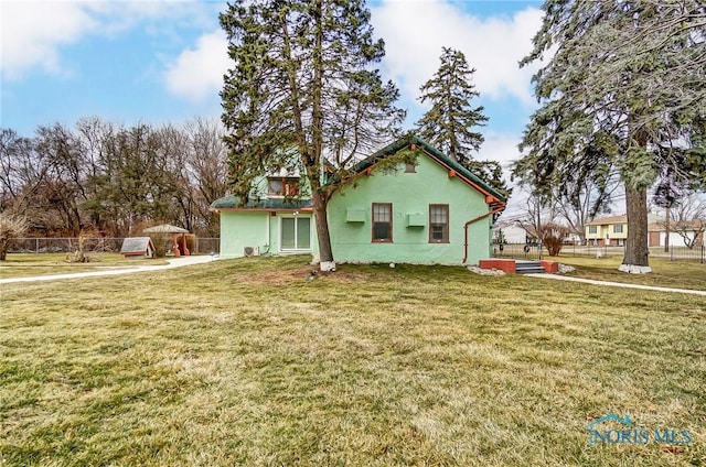 7149 Wales Rd, Northwood, OH 43619 - view of side of property with stucco siding