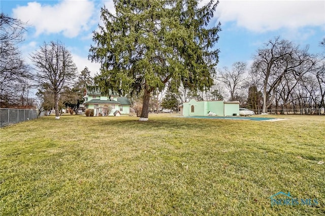 7149 Wales Rd, Northwood, OH 43619 - view of yard featuring a swimming pool