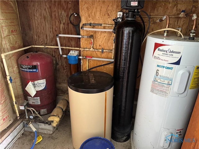 V-437 State Route 108, Napoleon, OH 43545 - utility room with water heater