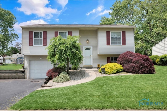 2444 Jamestown Dr, Northwood, OH 43619 - split foyer home with a garage, driveway, and a front lawn