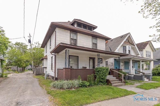 815 Dunwood Ct, Toledo, OH 43609 - traditional style home featuring a porch
