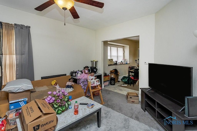 815 Dunwood Ct, Toledo, OH 43609 - living room with a ceiling fan