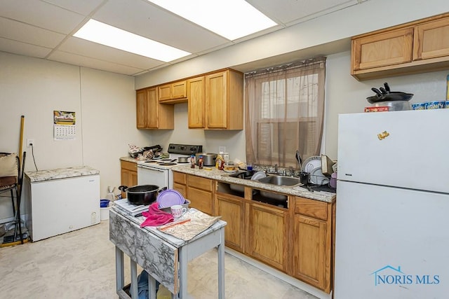 815 Dunwood Ct, Toledo, OH 43609 - kitchen with white appliances, a sink, and a paneled ceiling