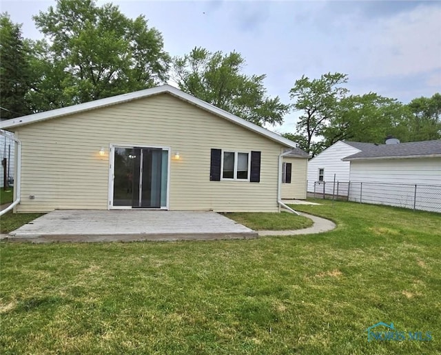 711 Circle Dr, Fostoria, OH 44830 - rear view of property featuring a patio