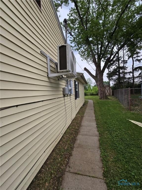 711 Circle Dr, Fostoria, OH 44830 - view of side of property