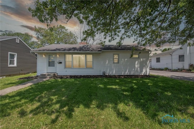 308 Edith Ave, Findlay, OH 45840 - view of front of property with a yard