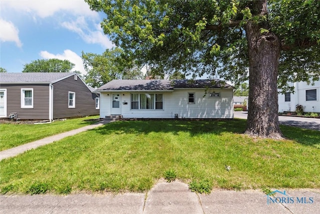308 Edith Ave, Findlay, OH 45840 - view of front of property featuring entry steps and a front lawn