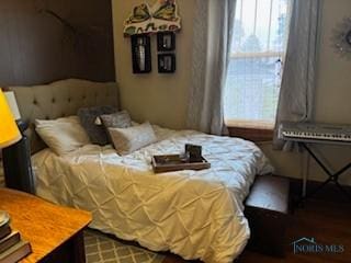 443 E 4th St, Ottawa, OH 45875 - bedroom with multiple windows