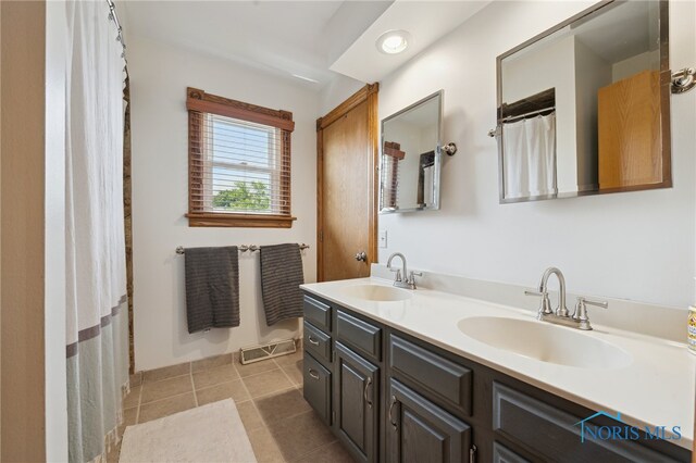 2546 Redfox Dr, Toledo, OH 43611 - full bath featuring double vanity and tile patterned floors