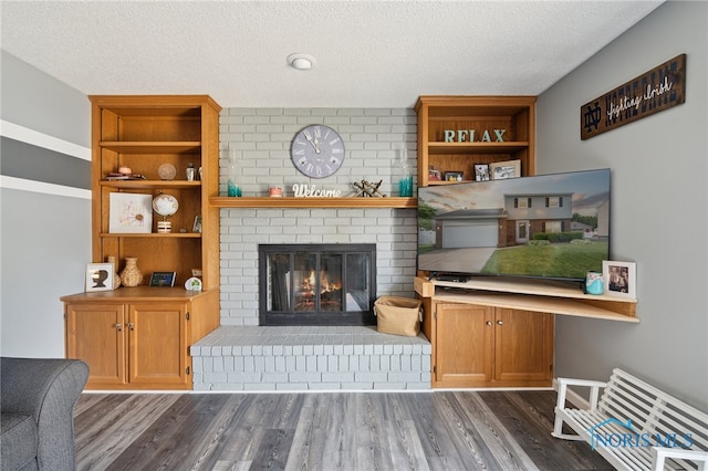 2546 Redfox Dr, Toledo, OH 43611 - living room with a fireplace, a textured ceiling, and dark wood-type flooring