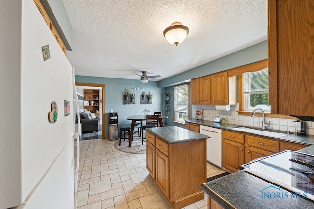 2546 Redfox Dr, Toledo, OH 43611 - kitchen with white appliances, a sink, a ceiling fan, dark countertops, and a textured ceiling
